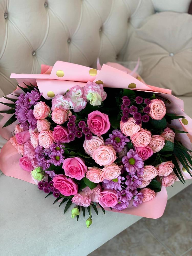 Букет цветов из: Хризантемы, Розы и Лизиантусы в Ленинградской