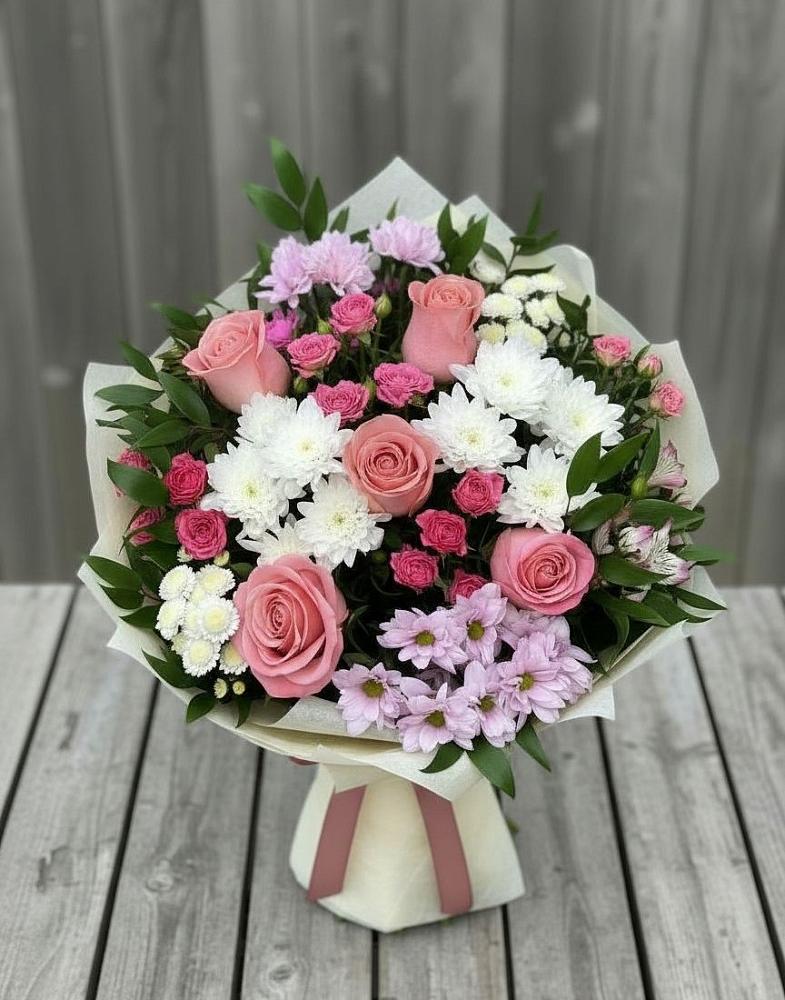 Букет цветов из: Альстромерии, Гвоздики, Розы и Хризантемы в Ленинградской
