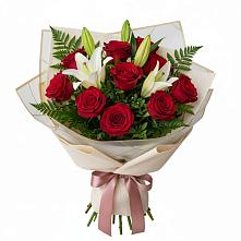 Букет цветов из:  Лилии и Розы в Ленинградской