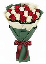 Букет Микс из красных и белых роз в Ленинградской