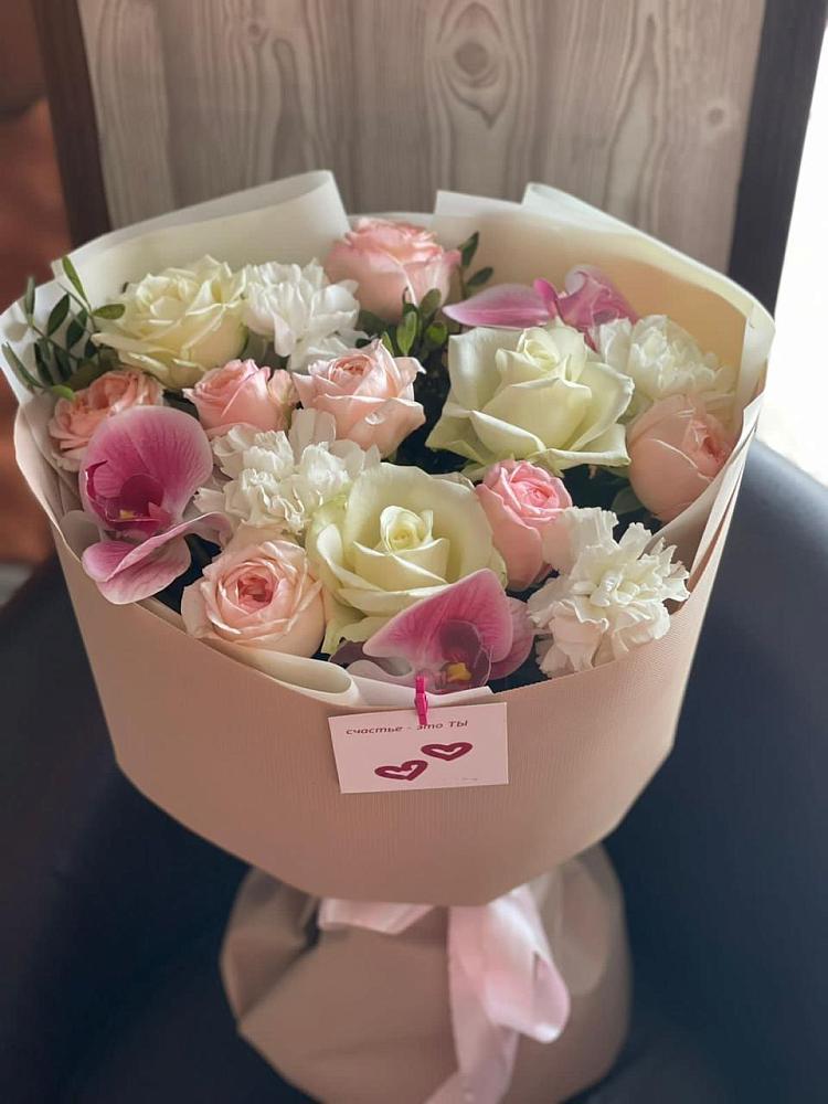 Букет цветов из: Орхидеи, Розы и Гвоздики в Ленинградской