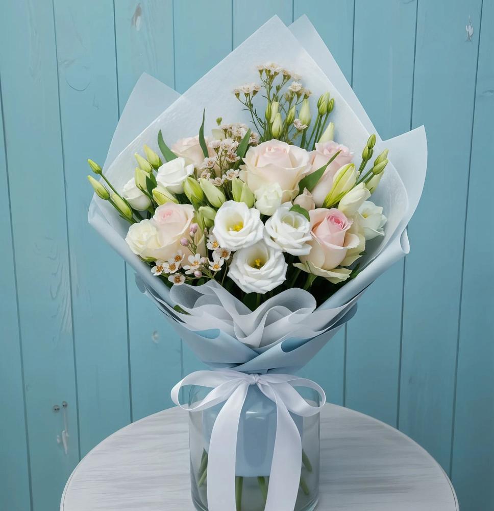 Букет цветов из: Розы и Лизиантусы в Ленинградской