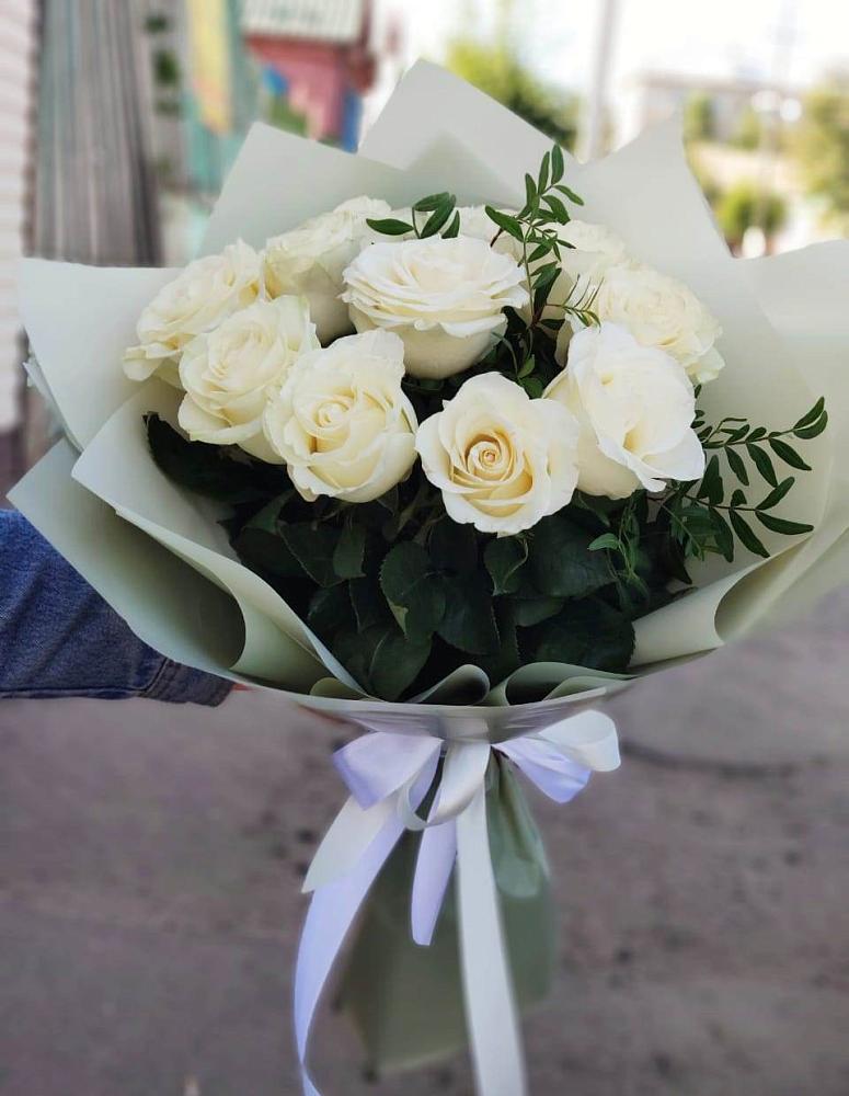 Букет Белые розы Проуд в Ленинградской