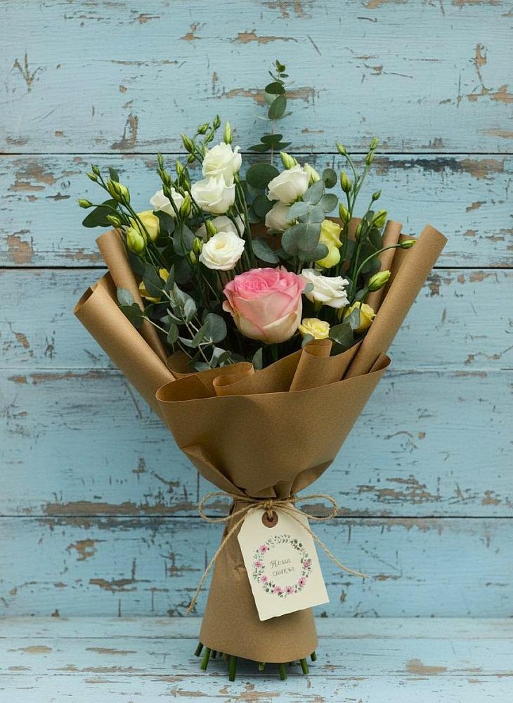 Букет цветов из: Розы и Лизиантусы в Ленинградской