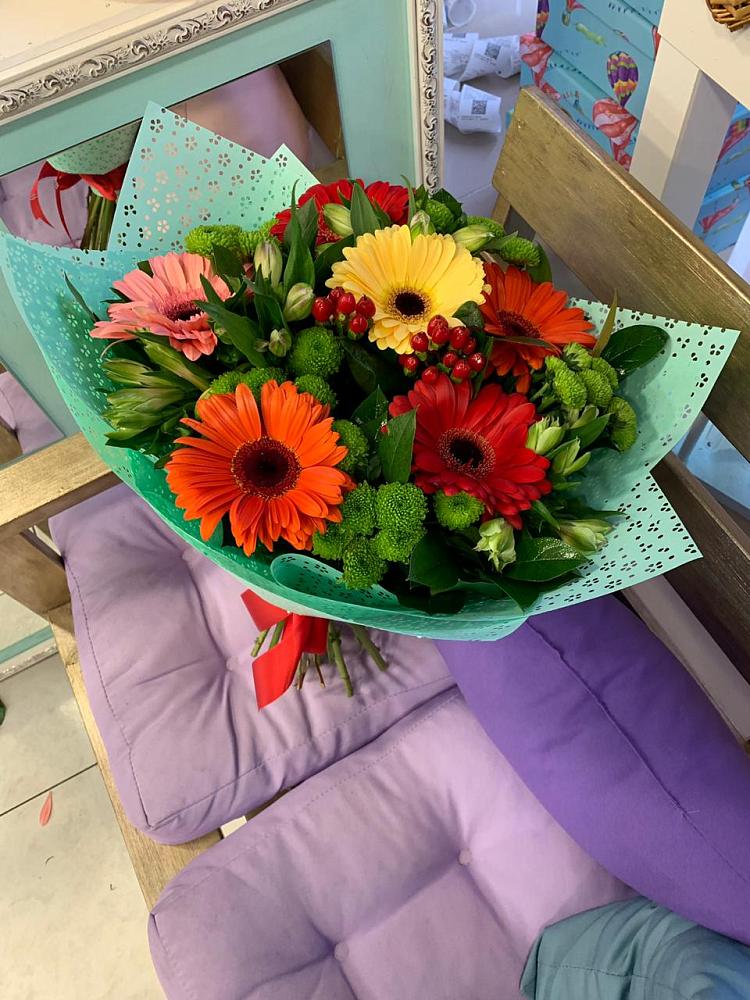 Букет цветов из: Герберы, Хризантемы и Альстромерии в Ленинградской