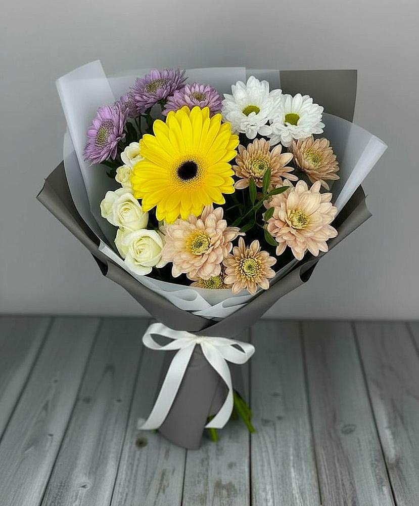 Букет цветов из: Розы, Герберы и Хризантемы в Ленинградской