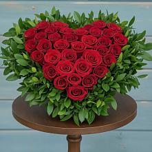 Цветочная композиция из Розы в виде сердца в Ленинградской