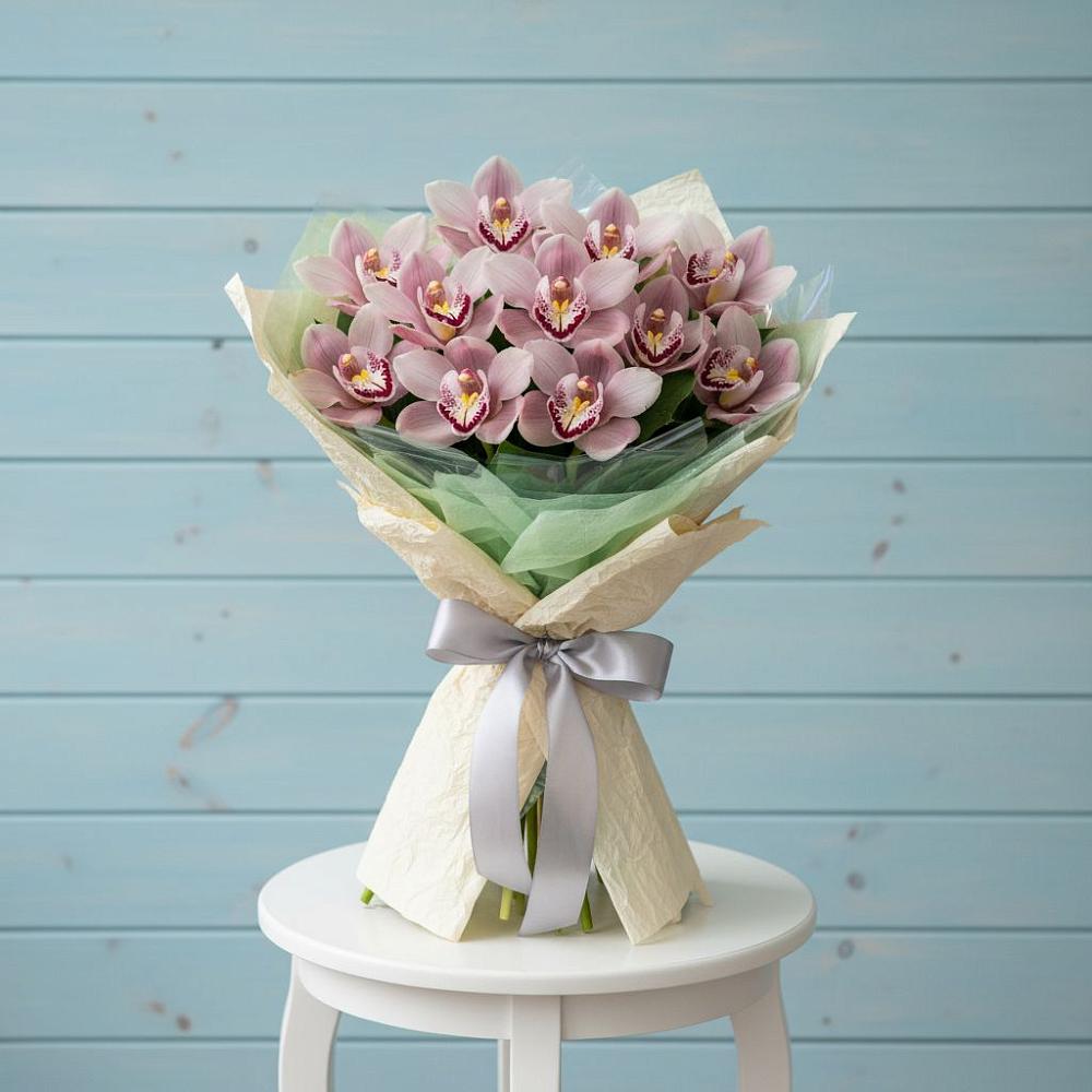 Букет цветов из: Орхидеи и Розы в Ленинградской