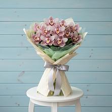 Букет цветов из:  Орхидеи и Розы в Ленинградской