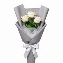 Букет 3 белые розы в Ленинградской