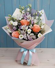 Букет цветов из:  Лизиантусы, Розы, Альстромерии и Гипсофила в Ленинградской