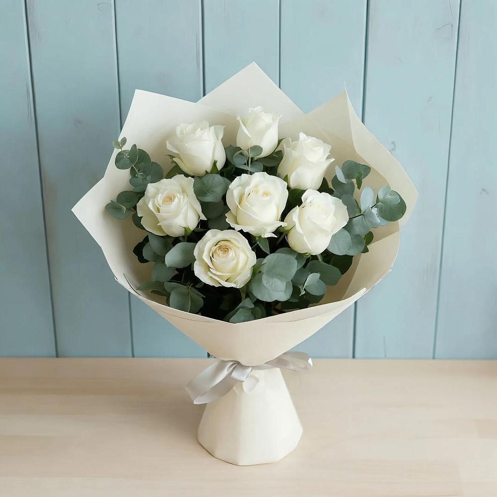 Букет Белые розы в Эвкалипте в Ленинградской