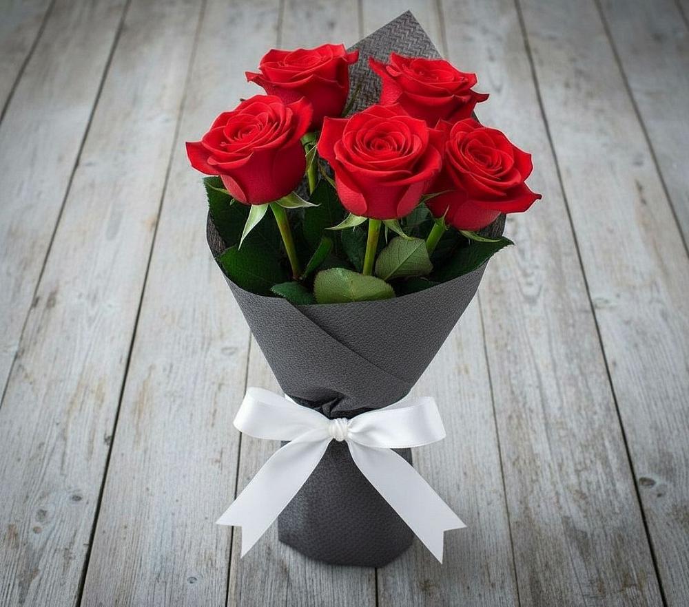Букет 5 Красных роз Эдлесс Лав в Ленинградской