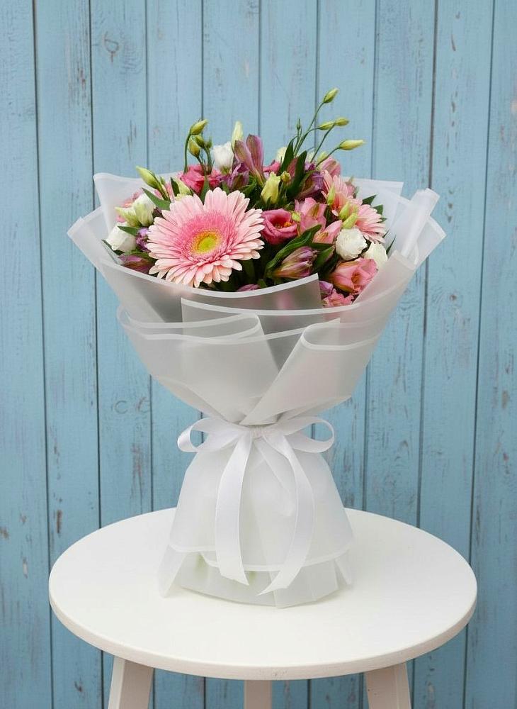 Букет цветов из: Герберы, Альстромерии и Лизиантусы в Ленинградской