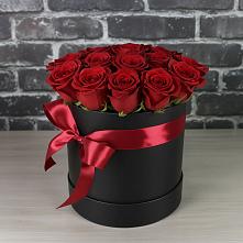 Цветочная композиция из Розы в шляпной коробке в Ленинградской