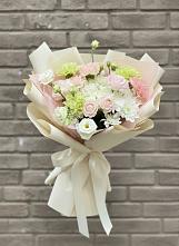 Букет цветов из:  Гвоздики, Розы, Лизиантусы и Хризантемы #REPLACE_PRED# Ленинградской