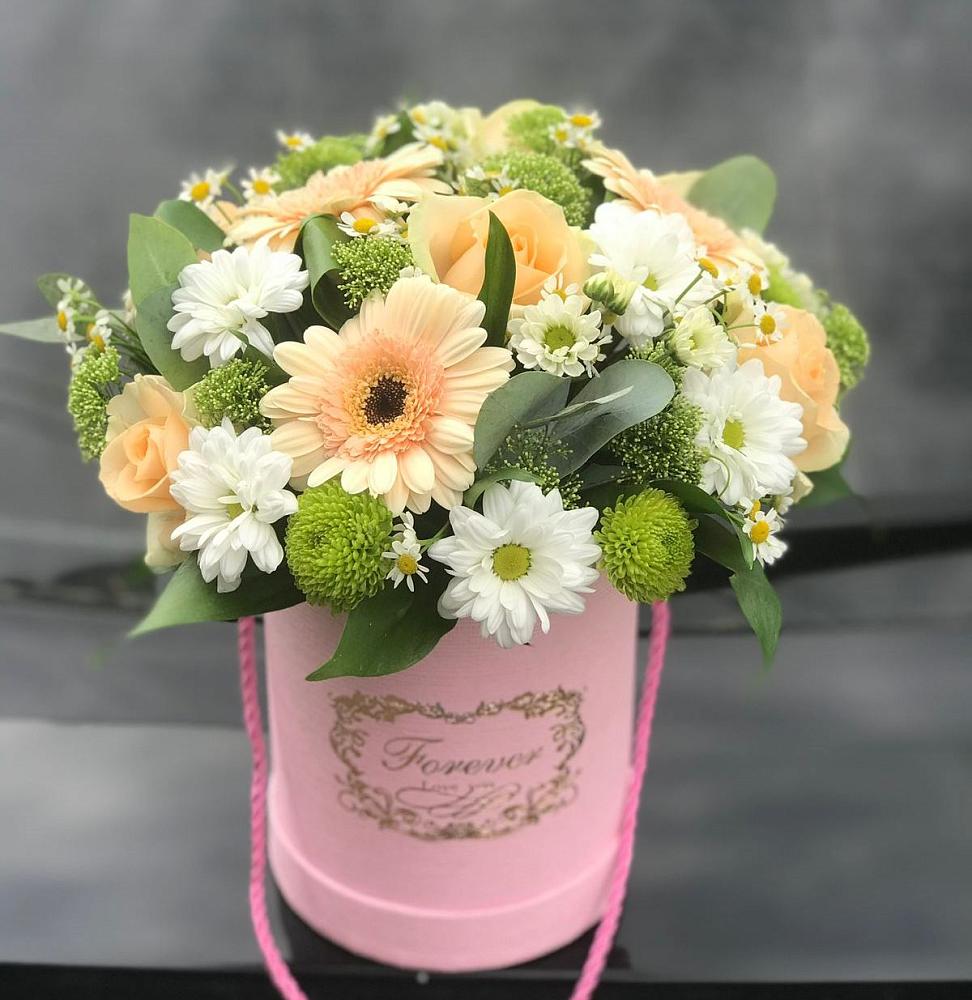 Цветочная композиция из Розы, Герберы и Хризантемы в шляпной коробке в Ленинградской