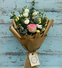 Букет цветов из:  Розы и Лизиантусы в Ленинградской
