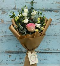 Букет цветов из:  Розы и Лизиантусы в Ленинградской