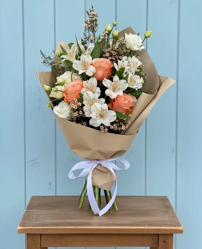 Букет цветов из: Альстромерии, Лизиантусы, Розы и Хризантемы в Ленинградской