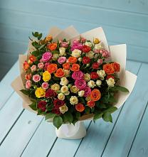 Букет Микс из разноцветных кустовых роз в Ленинградской