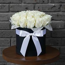 Цветочная композиция из Розы в шляпной коробке в Ленинградской